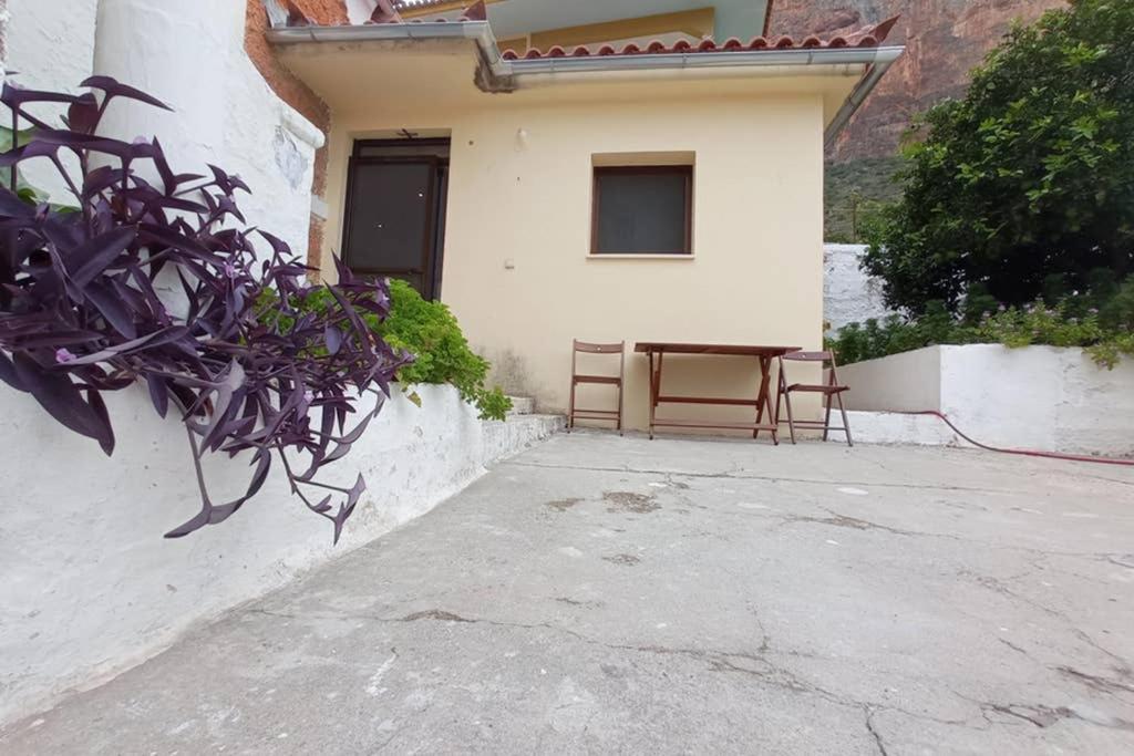 Afroditis'S & Makis'S Apartment Leonidio Exterior photo